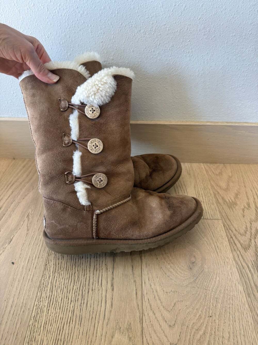 $150 UGG Women's Classic 6 Brown Tan Suede Leather Boots Shoes Winter Chestnut